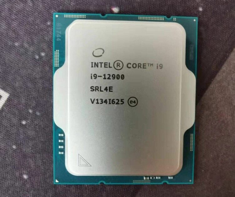 تصویر پردازنده اینتل Core i9-12900