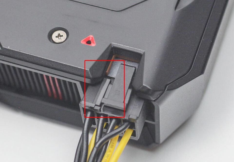 مشکل عجیب در طراحی کانکتور برق کارت گرافیک RX 7600